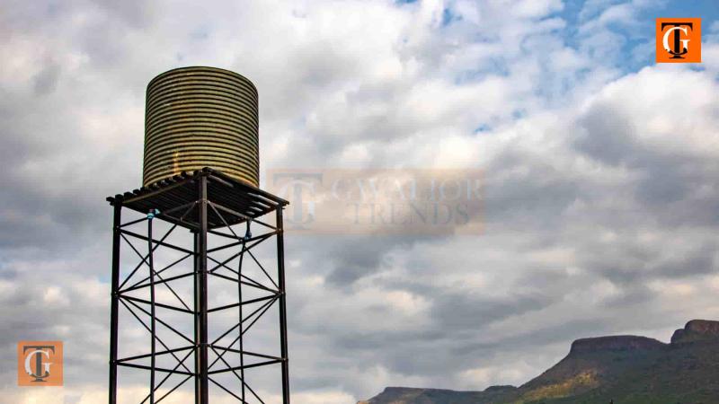 Gwalior: Drunk Man Climbs Water Tank, Police Struggle to Bring Him Down